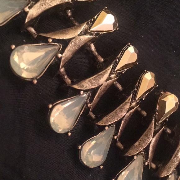 NWT necklace. - Picture 2 of 6